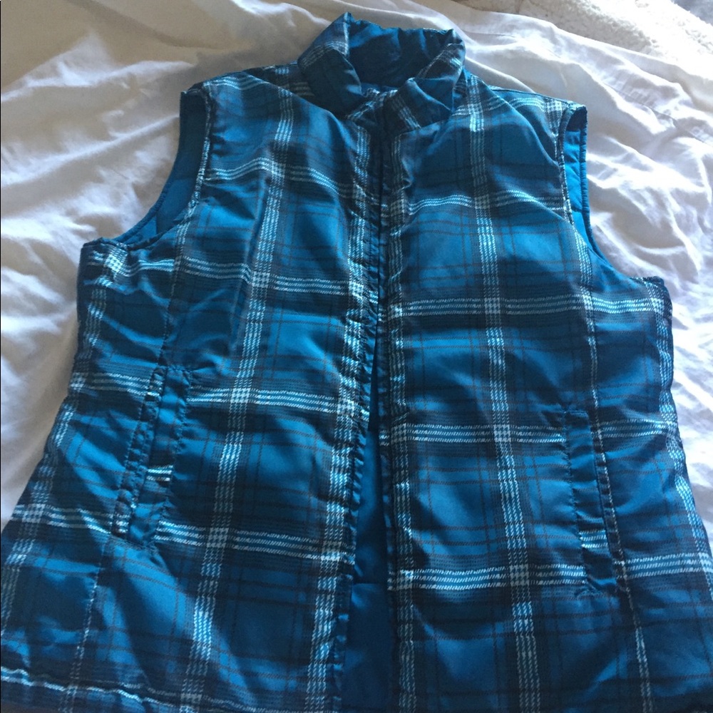 Izod reversible blue/plaid vest